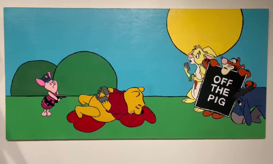 Winnie the Pooh difende la violenza della polizia nella pittura infantile